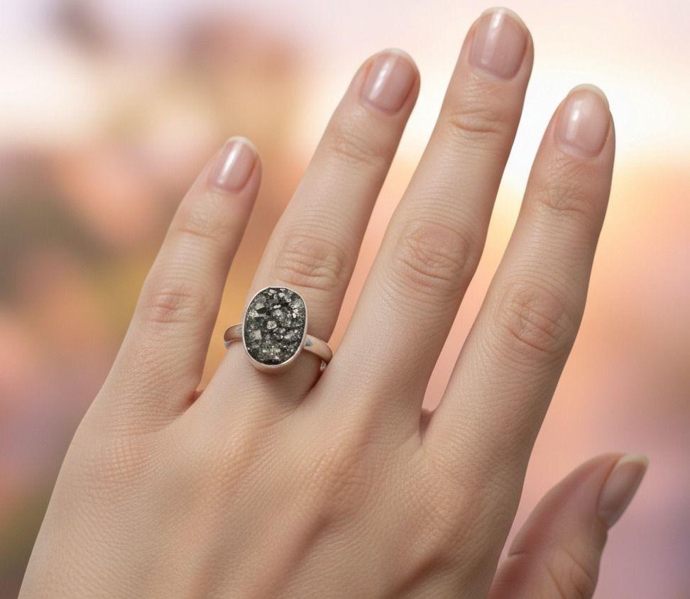 Brillo de Abundancia – Anillo de Pirita